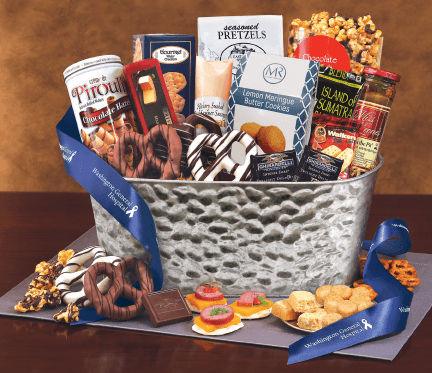 A unique gift set is a basket of mix gourmet.